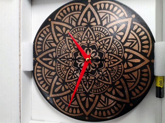 Mandala rame: orologio da parete dipinto a mano da Artedory