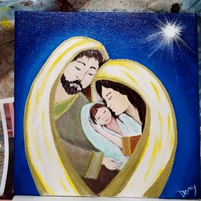 Sacra Famiglia avvolta da un arco di luce dorata
