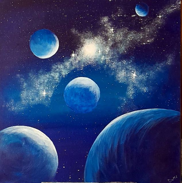 Pianeti e via lattea in un cielo blu profondo