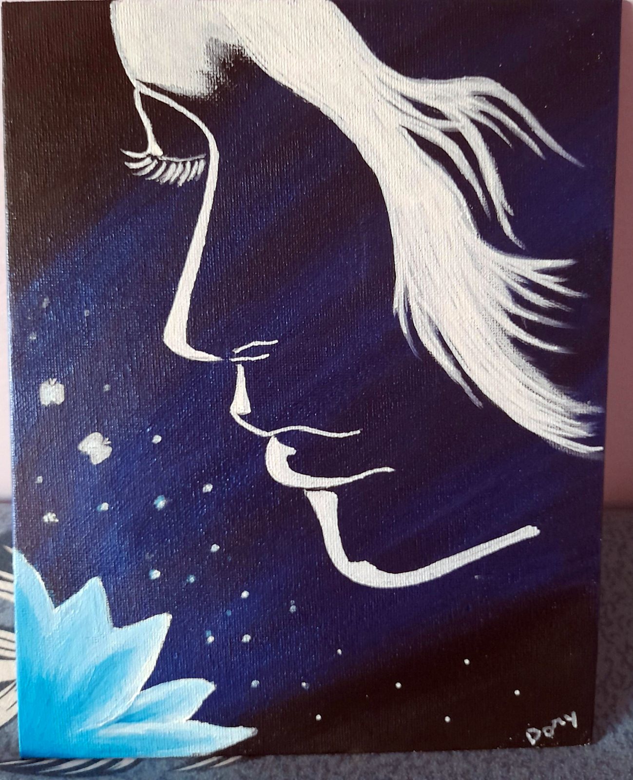 Profilo di donna in bianco con fiore di loto – quadro di Artedory