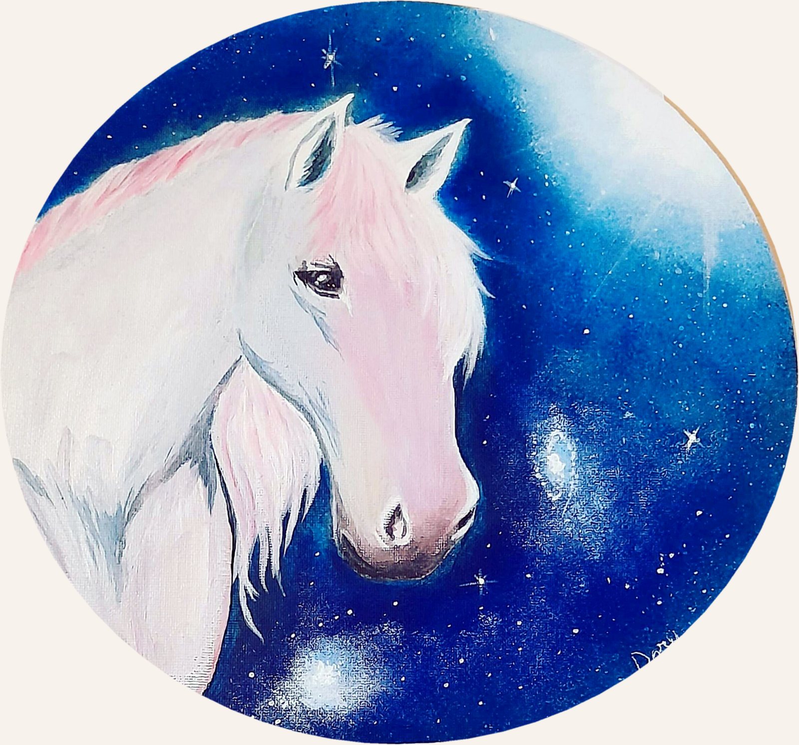 Cabeza de caballo blanco sobre lienzo redondo azul – cuadro de Artedory
