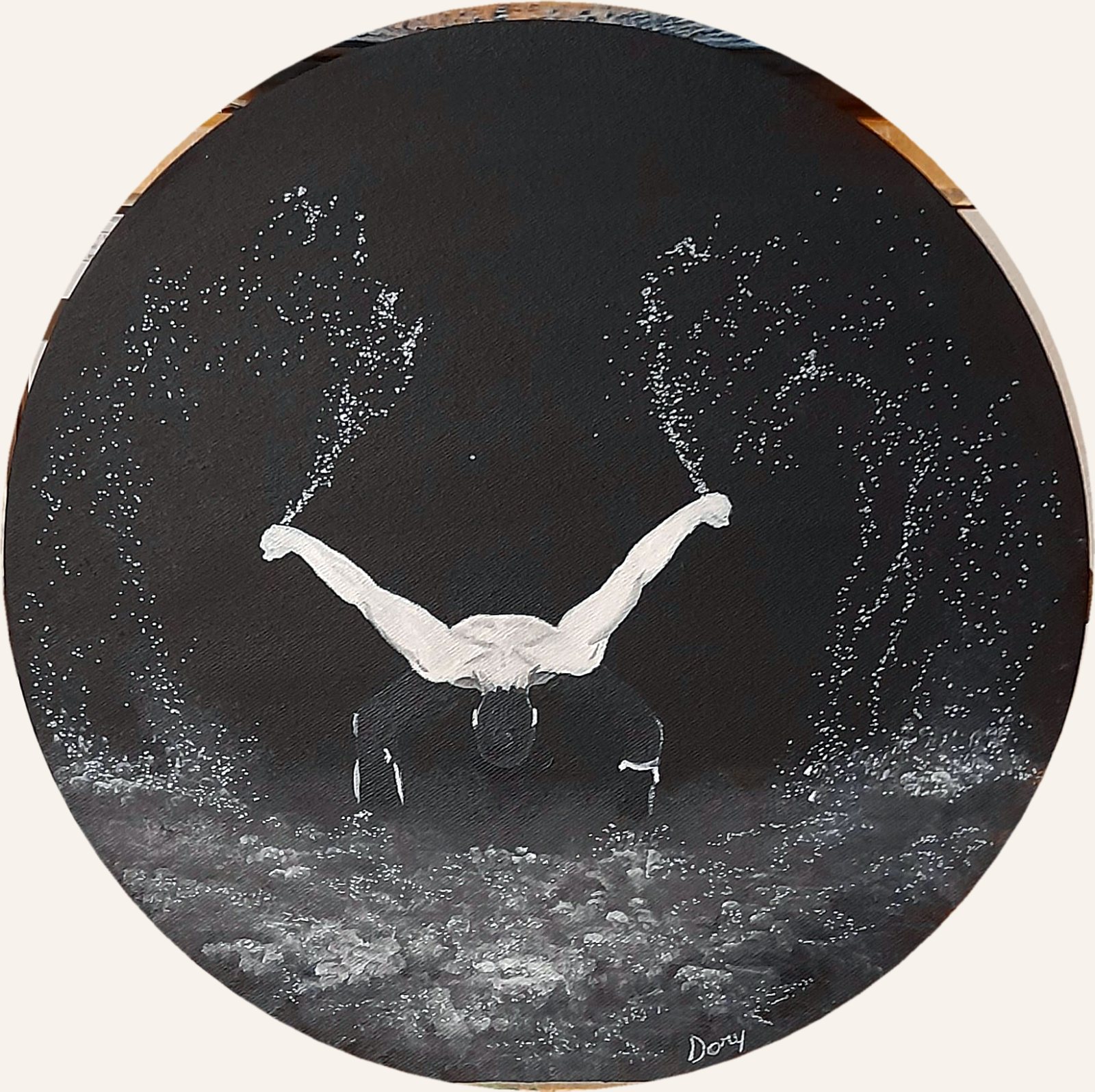 Figura con le braccia aperte su tela rotonda in bianco e nero – quadro di Artedory