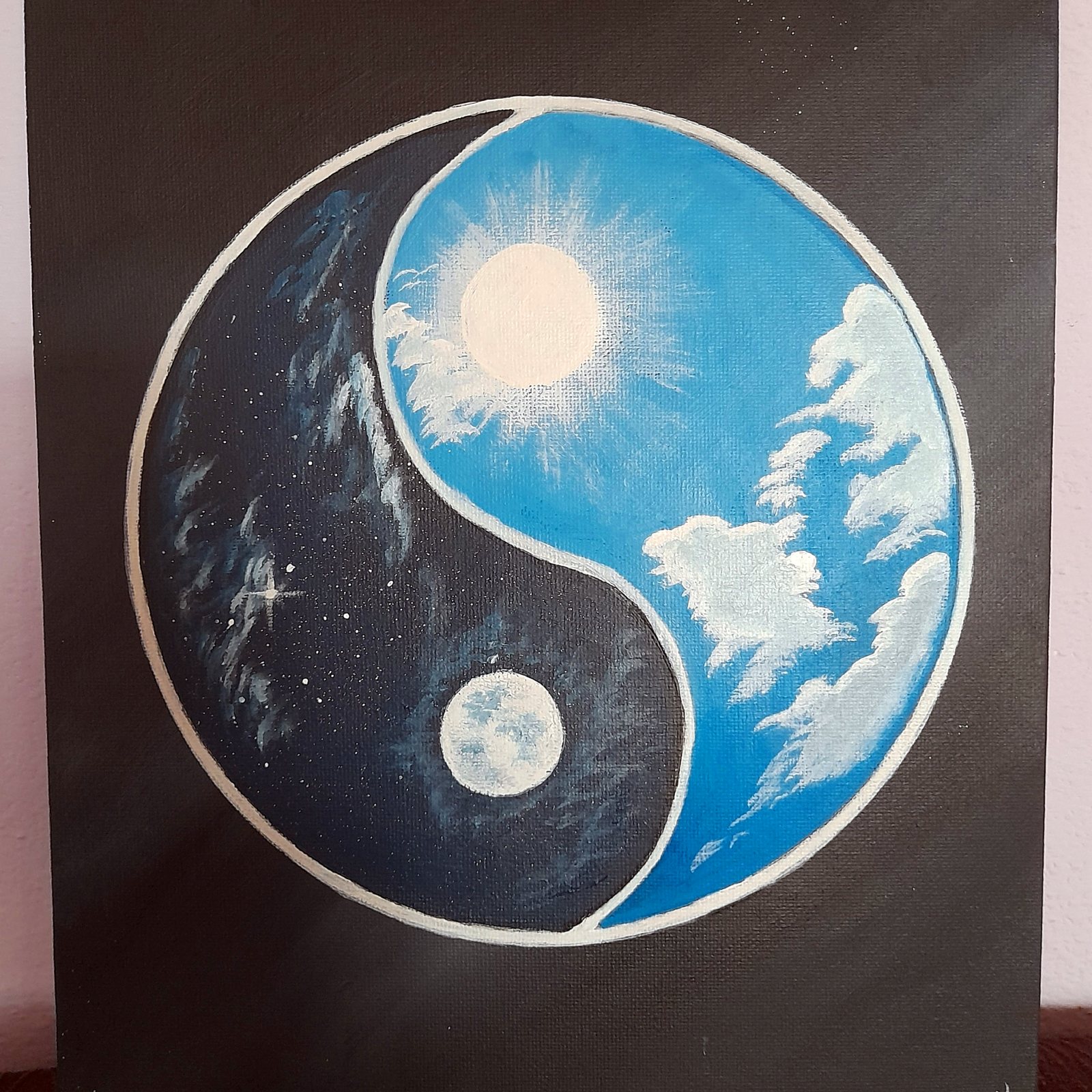 Simbolo yin e yang con sole, luna e nuvole su cartone telato – quadro di Artedory